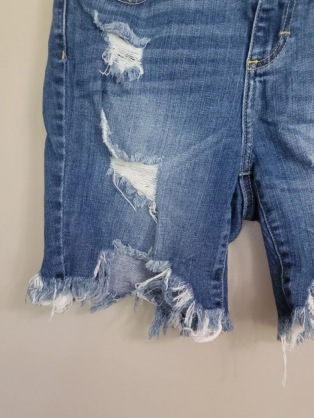 Cello Distressed Jean Shorts With Frayed Hem Size 5